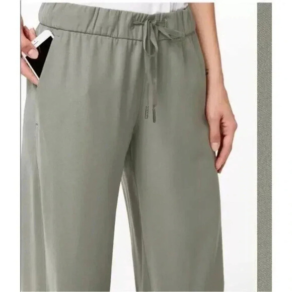 Lululemon On The Fly Pant Wide Leg Woven Grey Sage Size 10 - Picture 4 of 16